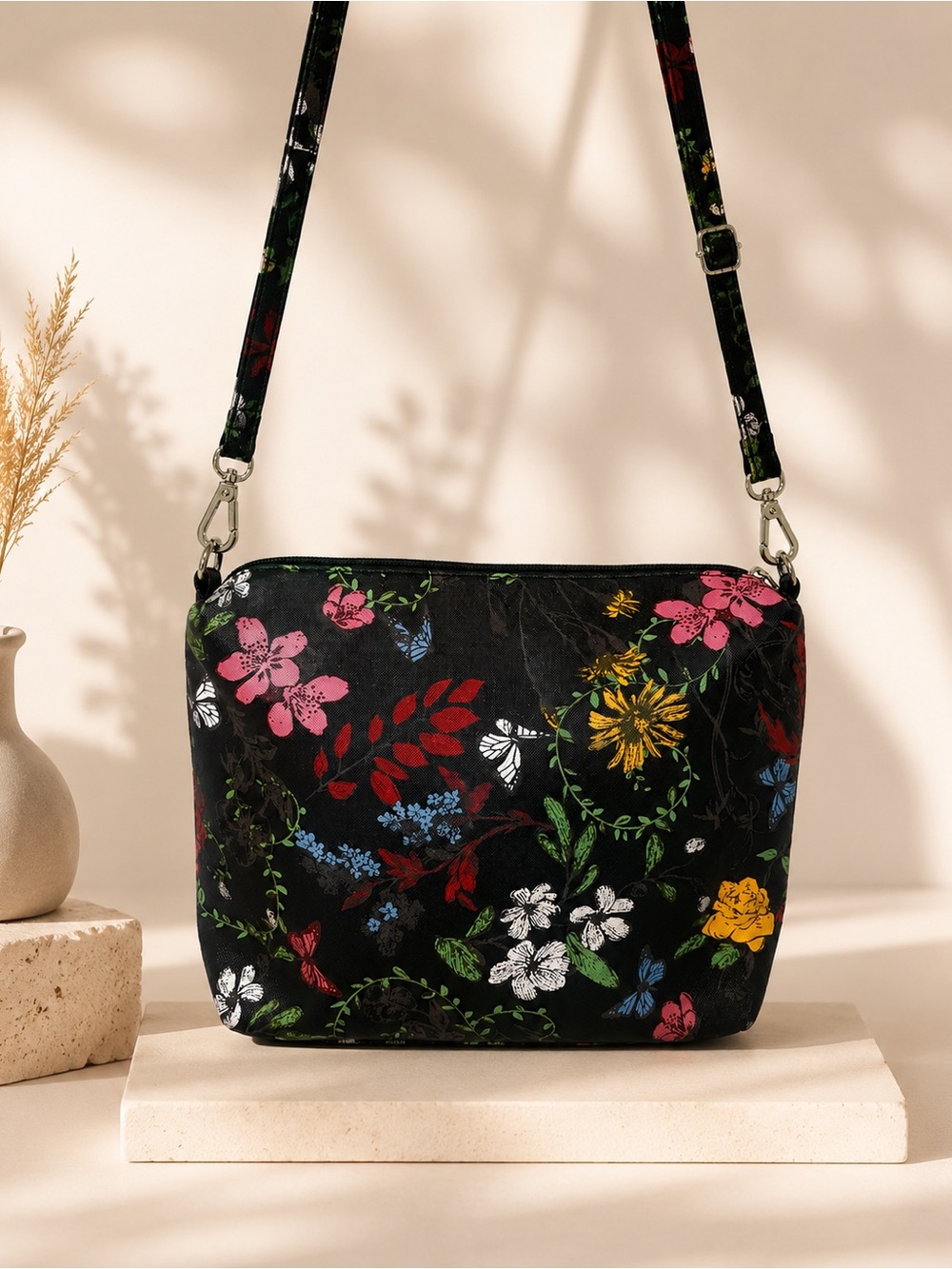 EUC Giani Bernini Black Floral Crossbody Shoulder Bag Adjustable Strap